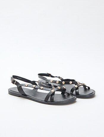 Mules multi-tiras com tachas brilhantes