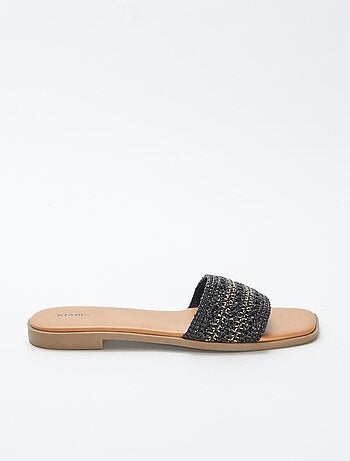 Mules rasas com tira tipo palha