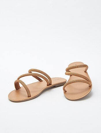 Mules rasas em ouropel