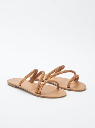 Mules rasas em ouropel