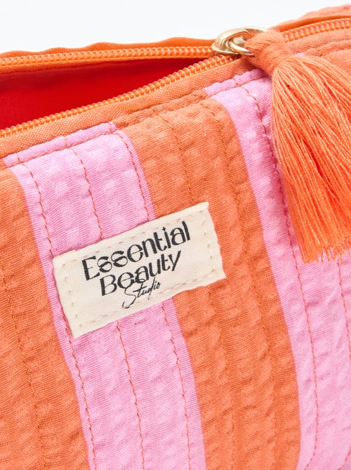 Necessaire estampada e com zíper - Kiabi