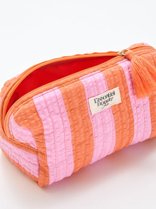 Necessaire estampada e com zíper - Kiabi