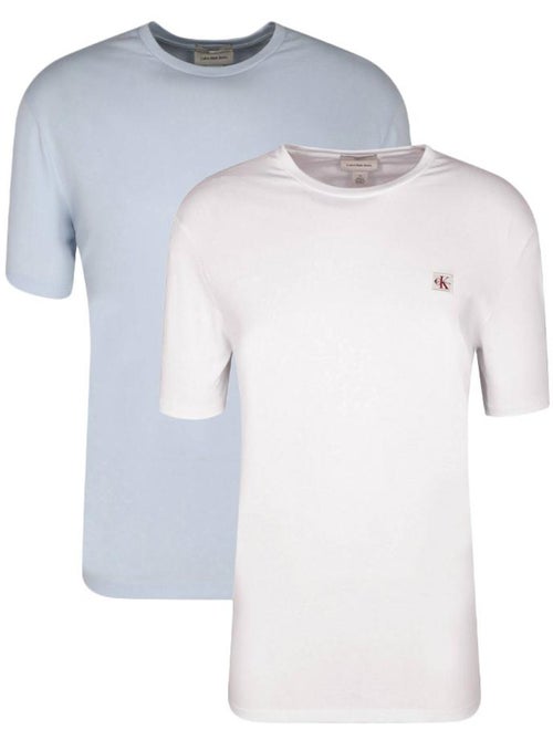 Pack 2 T-shirts Calvin Klein Jeans para Homem Branco/Azul com Emblema - Kiabi Pack 2 T-shirts Calvin Klein Jeans para Homem Branco/Azul com Emblema - Kiabi