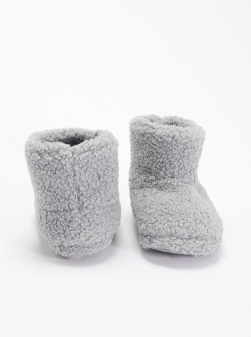 Pantufas botas com efeito carneiro - Kiabi Pantufas botas com efeito carneiro - Kiabi