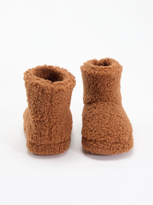 Pantufas botas com efeito carneiro - Kiabi Pantufas botas com efeito carneiro - Kiabi