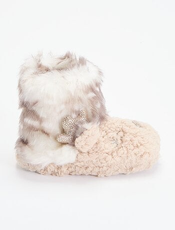 Pantufas botim em tecido felpudo 'rena'