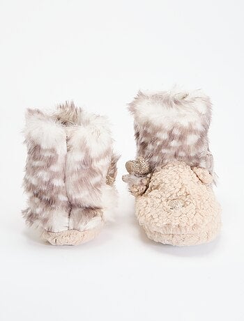 Pantufas botim em tecido felpudo 'rena'