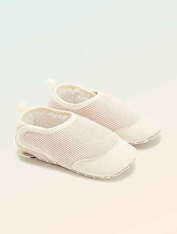 Kitchoun - Pantufas caneladas com fecho de velcro