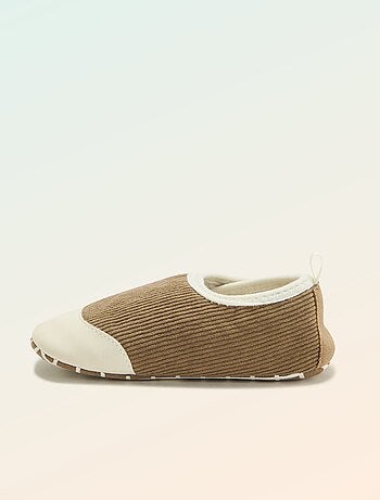 Kitchoun - Pantufas caneladas com fecho de velcro