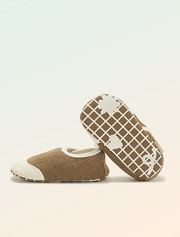 Kitchoun - Pantufas caneladas com fecho de velcro