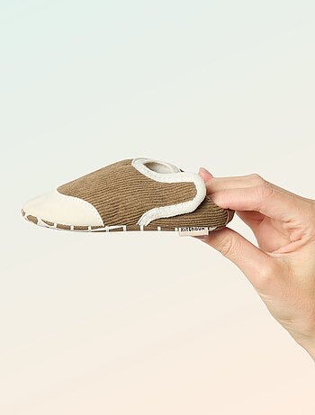 Kitchoun - Pantufas caneladas com fecho de velcro