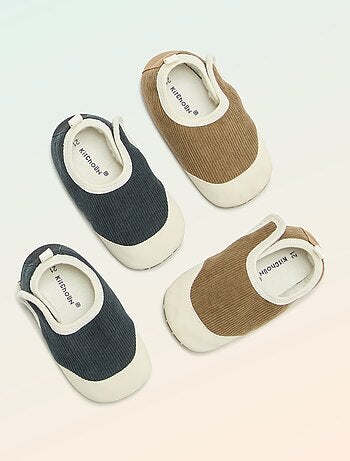 Kitchoun - Pantufas caneladas com fecho de velcro