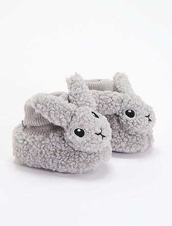 Pantufas com aspeto de carneiro e cabeça de animal