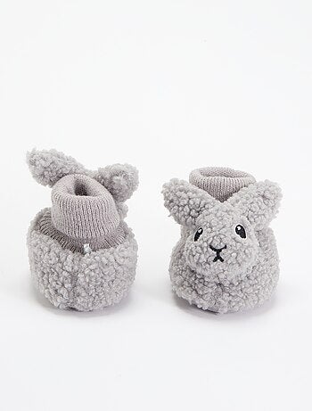 Pantufas com aspeto de carneiro e cabeça de animal