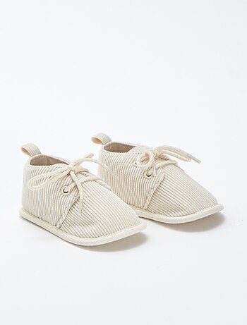 Pantufas com atacadores