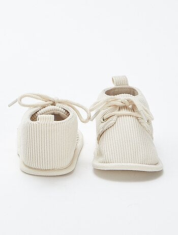Pantufas com atacadores