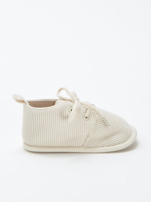 Pantufas com atacadores - Kiabi