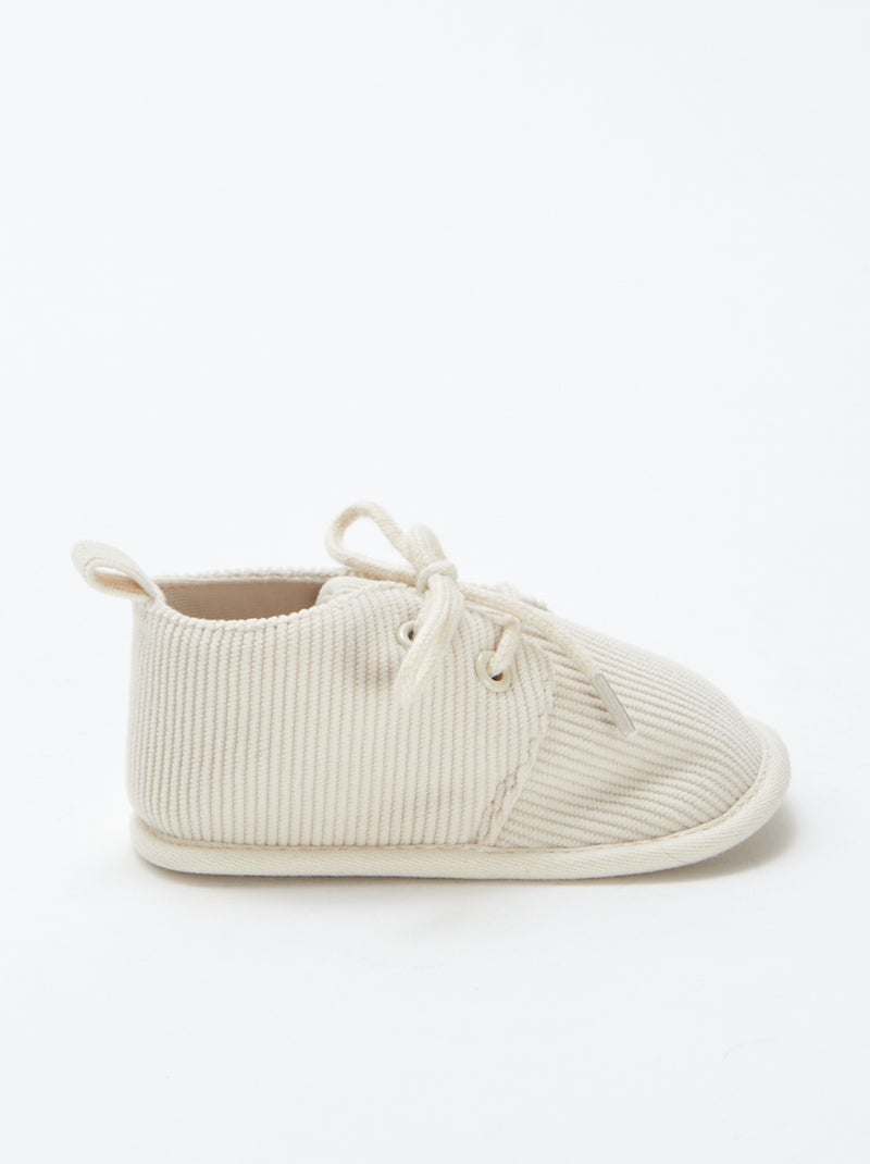 Pantufas com atacadores bege - Kiabi