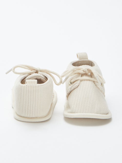 Pantufas com atacadores - Kiabi