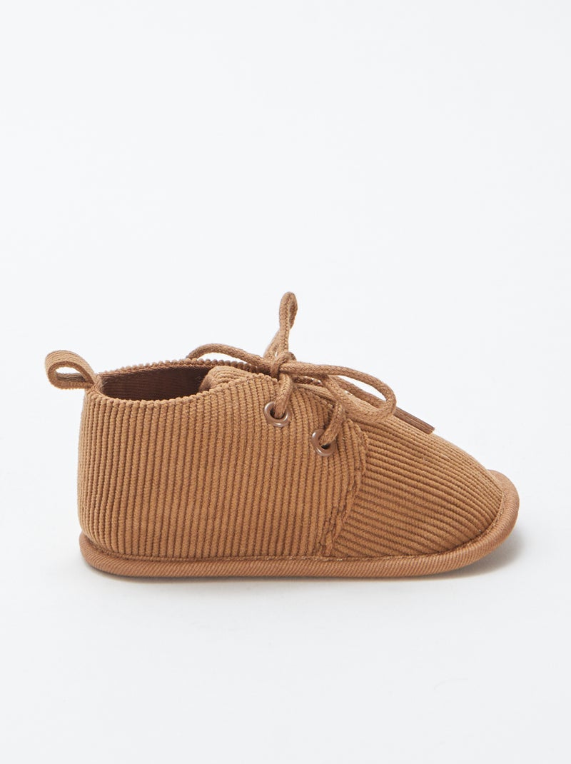 Pantufas com atacadores Castanho - Kiabi