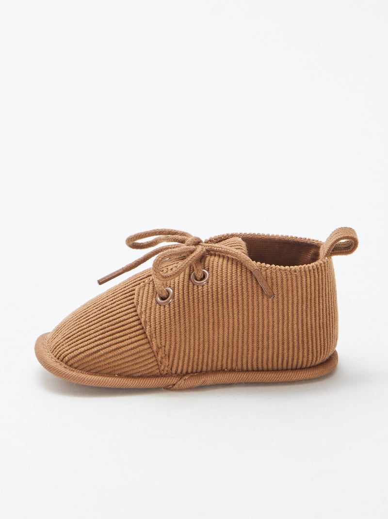 Pantufas com atacadores Castanho - Kiabi