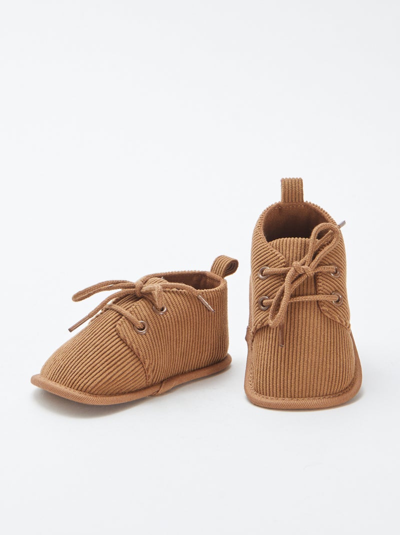 Pantufas com atacadores Castanho - Kiabi
