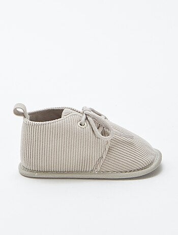 Pantufas com atacadores