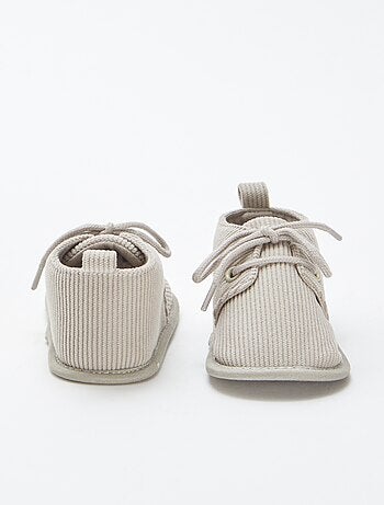 Pantufas com atacadores