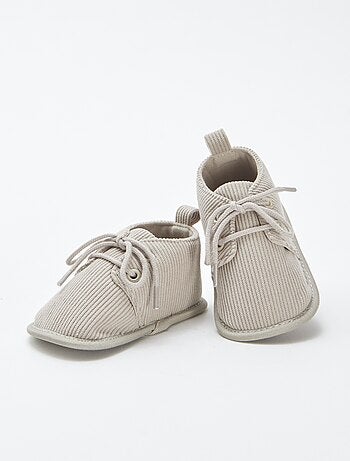 Pantufas com atacadores