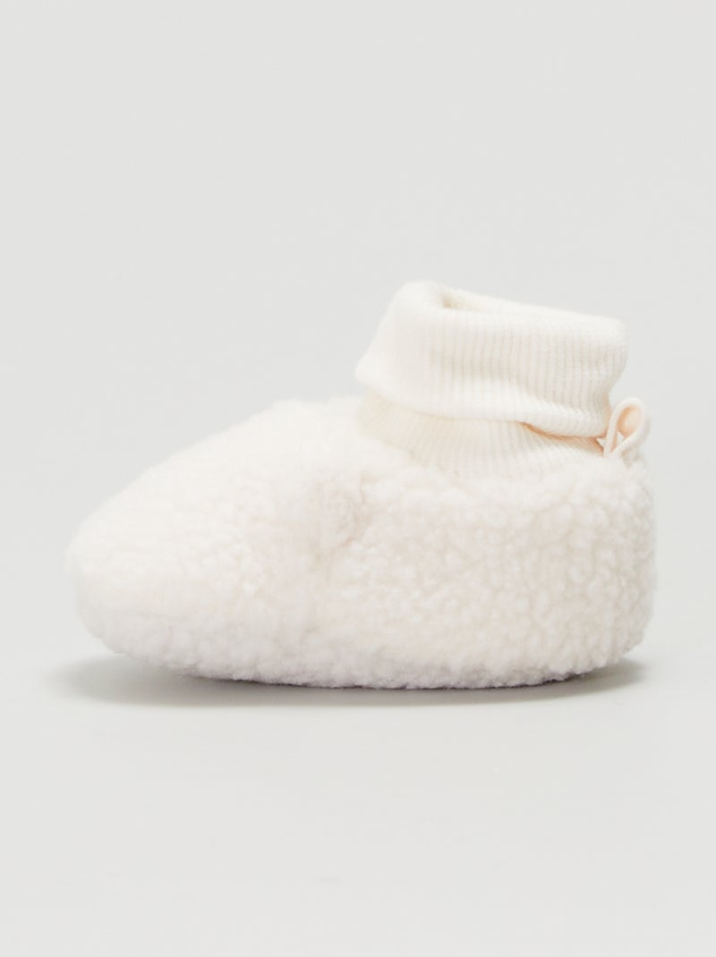 Pantufas efeito lã de carneiro de enfiar no pé BRANCO - Kiabi