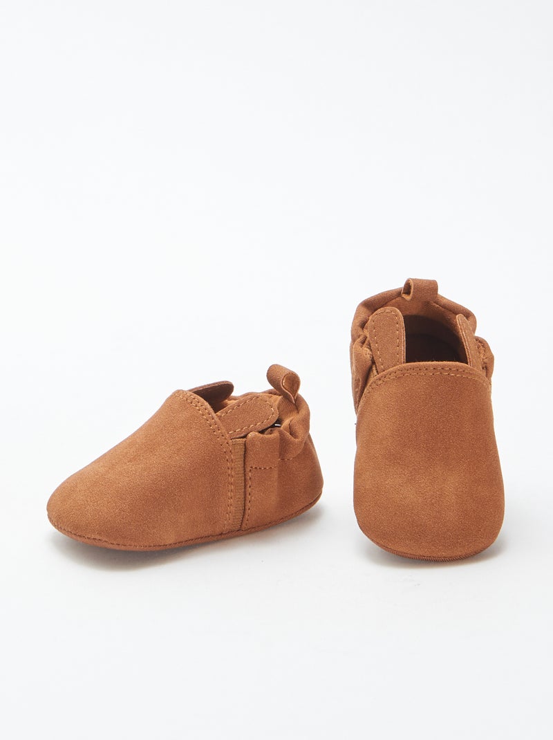 Pantufas em camurça sintética com orelhas em relevo Castanho - Kiabi