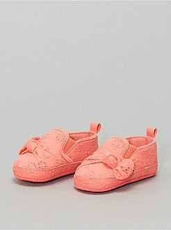 Pantufas em tecido com bordado - Kiabi