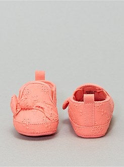 Pantufas em tecido com bordado - Kiabi