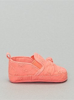 Pantufas em tecido com bordado - Kiabi