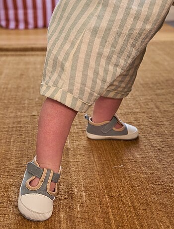 Pantufas estilo ténis em lona