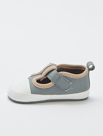 Pantufas estilo ténis em lona