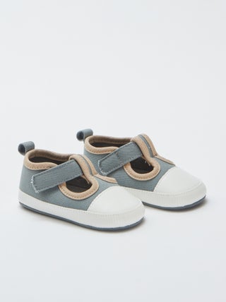 Pantufas estilo ténis em lona