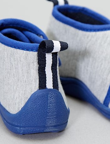 Pantufas subidas com velcro - Kiabi