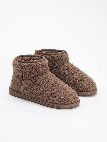 Pantufas tipo bota com efeito de pele de carneiro