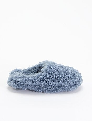 Pantufas tipo bota com efeito pele de carneiro