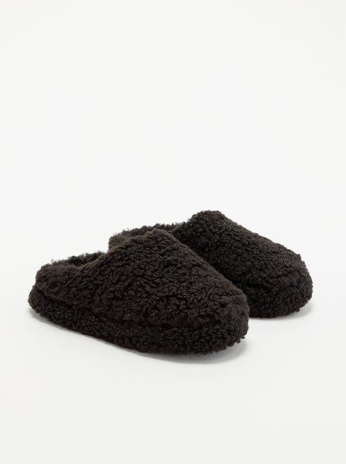 Pantufas tipo bota com efeito pele de carneiro - Kiabi Pantufas tipo bota com efeito pele de carneiro - Kiabi