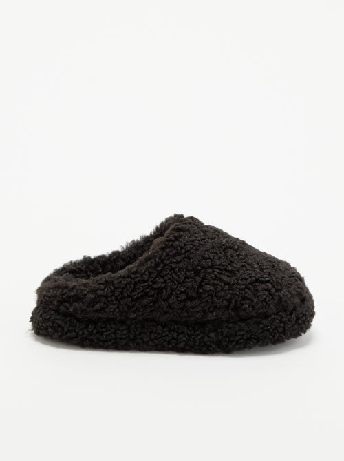 Pantufas tipo bota com efeito pele de carneiro - Kiabi Pantufas tipo bota com efeito pele de carneiro - Kiabi