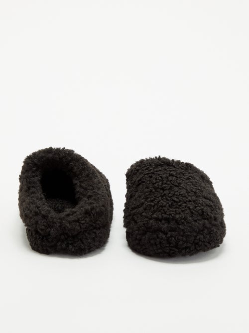 Pantufas tipo bota com efeito pele de carneiro - Kiabi Pantufas tipo bota com efeito pele de carneiro - Kiabi