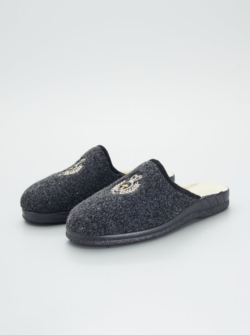 Pantufas tipo chinelas com emblema Cinza - Kiabi
