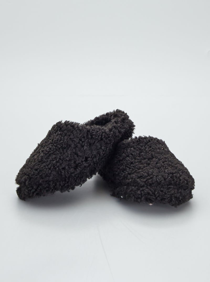 Pantufas tipo chinelas efeito lã de carneiro Preto - Kiabi