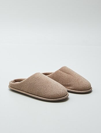 Pantufas tipo chinelas em malha borboto
