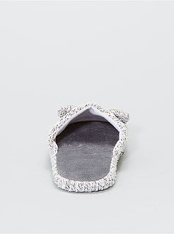 Pantufas tipo chinelas 'gato' com pequenas fivelas - Kiabi