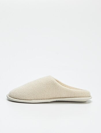 Pantufas tipo chinelas lisas
