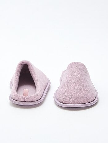 Pantufas tipo chinelas lisas