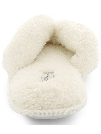 Pantufas tipo chinelos em peluche - Kiabi